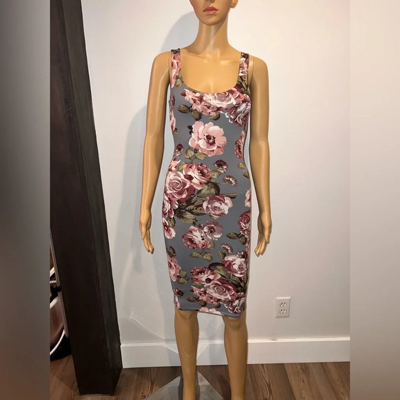 Joe & Elle Dresses & Skirts - JOE & ELLE Floral body con dress size Xsmall